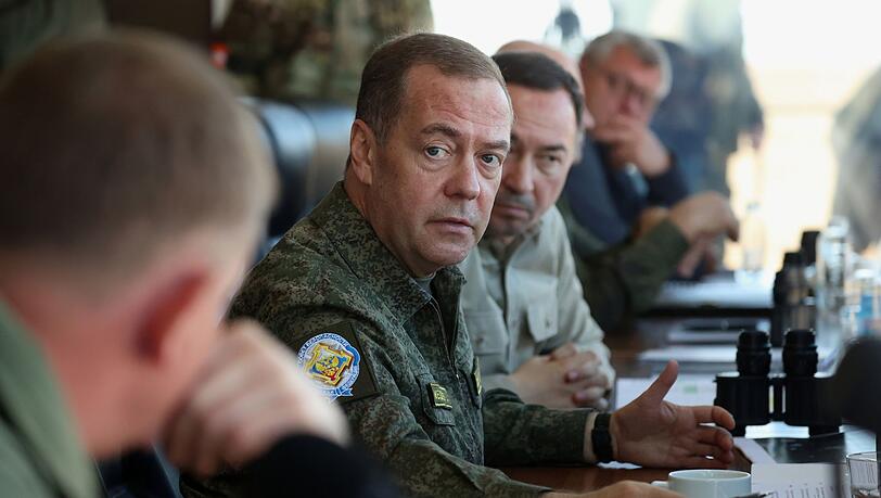 Medwedew wirft der Bundesregierung die Unterdrückung der Opposition in Deutschland vor. (Archivbild)