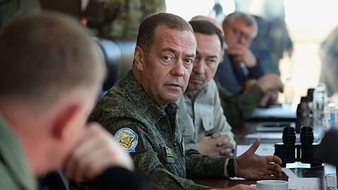 Medwedew wirft der Bundesregierung die Unterdrückung der Opposition in Deutschland vor. (Archivbild)