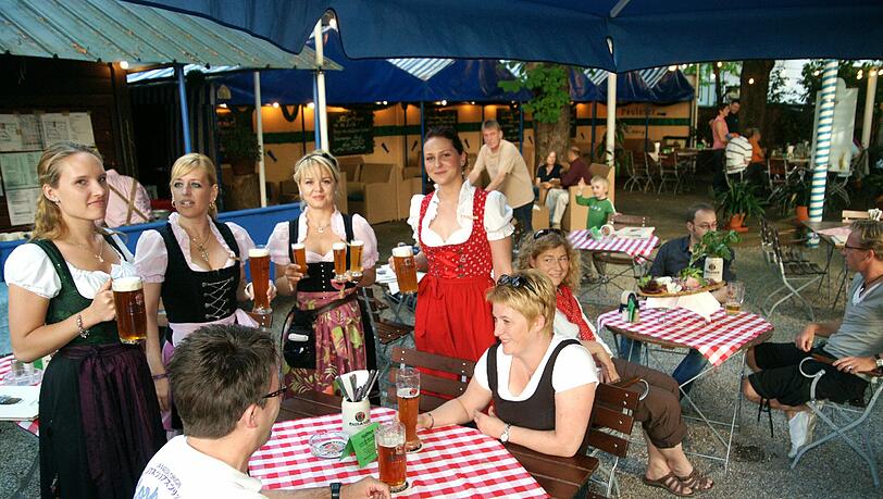 Diese Bedienungen verstehen ihr Handwerk: Das Paulaner Bräuhaus ist bekannt für seinen guten Service.