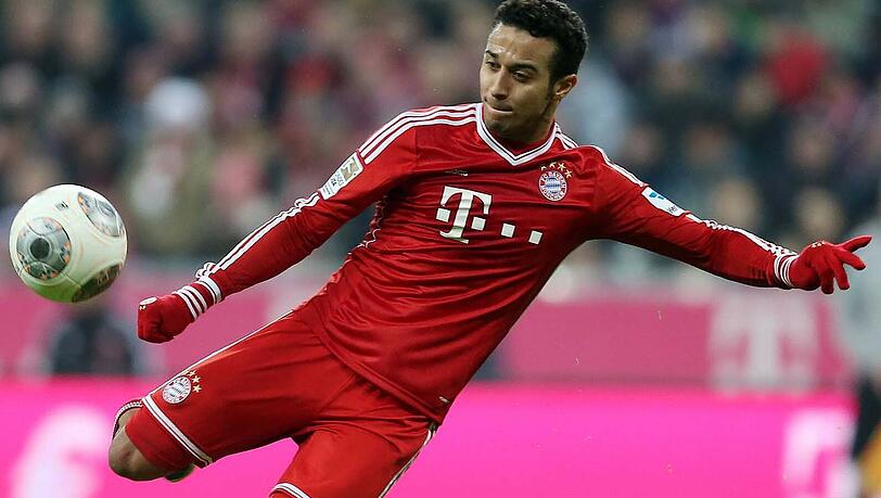 Gegen Braunschweig bestritt Bayerns Mittelfeldspieler Thiago sein erstes Spiel von Beginn an seit seiner Verletzungspause ab August. Gegen Braunschweig bestritt Bayerns Mittelfeldspieler Thiago sein erstes Spiel von Beginn an seit seiner Verletzungspause ab August.
