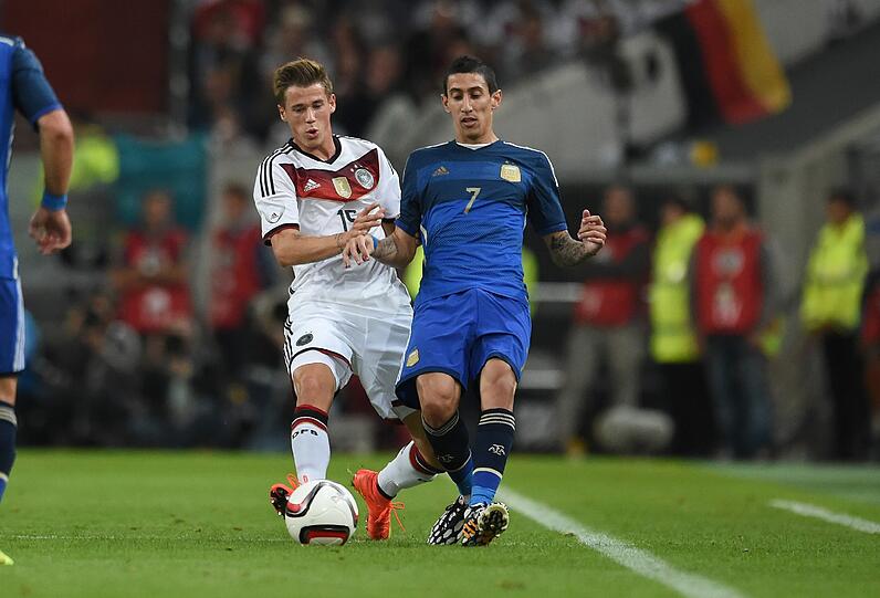 ERIK DURM - NOTE 5 - Nummer drei der Null-Minuten-Einsatz-Weltmeister, Nummer drei der BVB-Viererkette. Hatte die wohl schwierigste Aufgabe, musste Di Maria auf der linken Abwehrseite einbremsen. Wurde ein ums andere Mal versetzt, die Seite war zu offen. Auch in Halbzeit zwei.