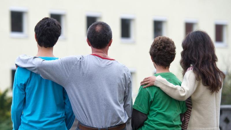Die Zahl der Angehörigen, die Flüchtlingen nach Deutschland nachkommen durften, ist deutlich gesunken. Die Zahl der Angehörigen, die Flüchtlingen nach Deutschland nachkommen durften, ist deutlich gesunken.