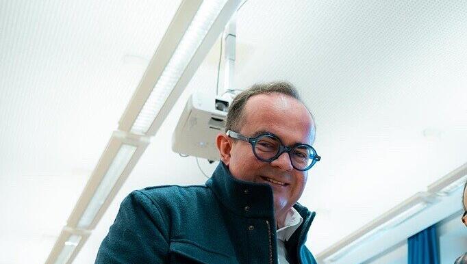 CSU-OB-Kandidat Clemens Baumg&auml;rtner war schon kurz nach 8 Uhr im Wahllokal.