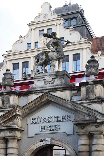 Echte Münchner Institution: das Künstlerhaus am Lenbachplatz.