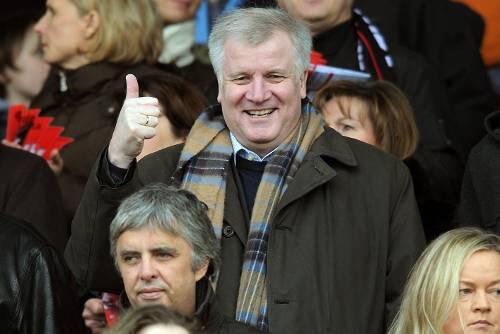 Horst Seehofer, einst ein Löwen-Fan, hält bei diesem Derby zum FC Ingolstadt.