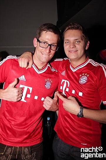Selbst im Harry Klein ließen sich bei "Slave to the Rhythm" einige erkennbare Bayern-Fans ausmachen. Mehr Bilder unter: www.nachtagenten.de