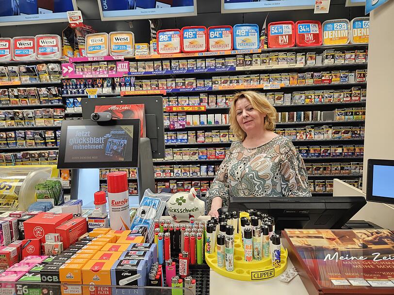 &bdquo;Motorama &ndash; Motodrama haben die Leute fr&uuml;her gesagt&ldquo;, sagt Alicia
Sterhardt. Sie hat seit zw&ouml;lf Jahren einen Tabak- und Lottoladen hier.
