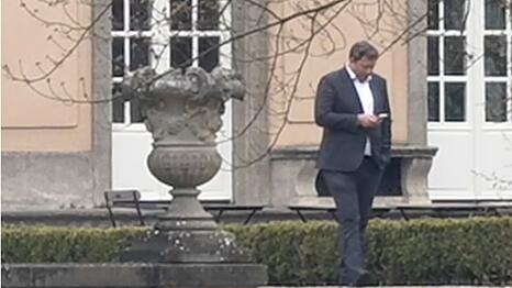 Finanzminister Klingbeil in der Villa Borsig, dem G&auml;stehaus des Ausw&auml;rtigen Amts am Tegeler See.