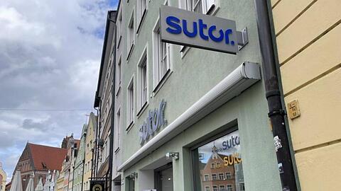 Das Sutor-Stammhaus in der Altstadt geh&ouml;rt auch weiterhin zum Stra&szlig;enbild in Landshut. F&uuml;r die M&uuml;nchner Filiale zeigt sich die Situation anders.