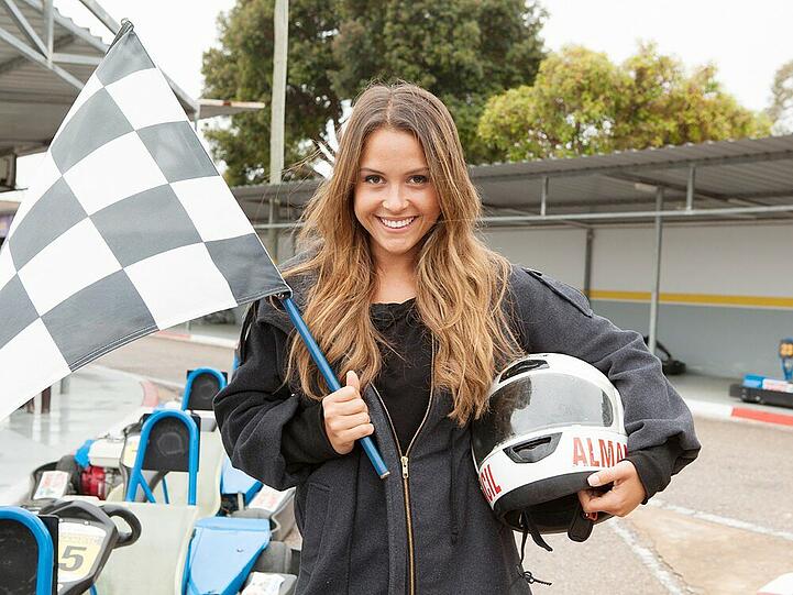 Gab auf der Kartbahn Gas: Bachelorette Alisa