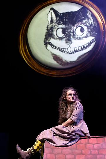 "Alice im Wunderland" mit Anna Graenzer in der Titelrolle.