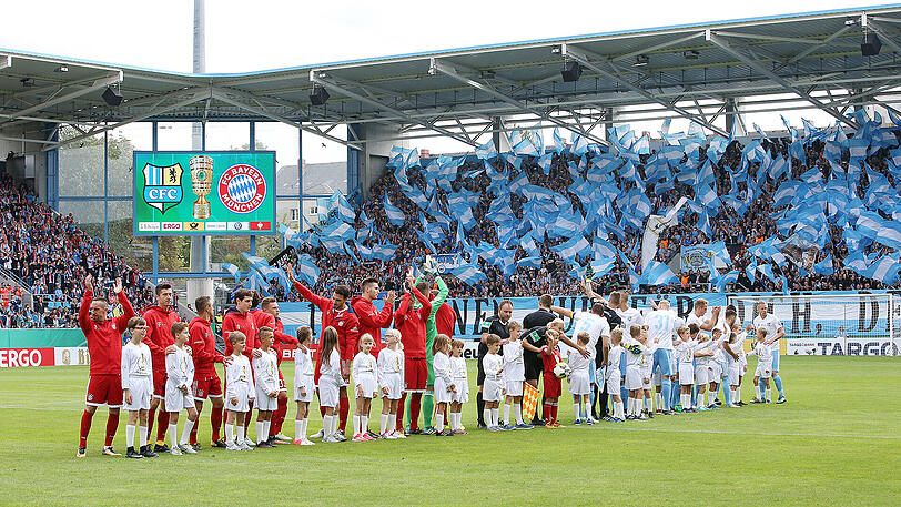 Gegner in der 1. Runde war der Chemnitzer FC. Am Ende gelang den Bayern ein 5:0-Erfolg beim Drittligisten.