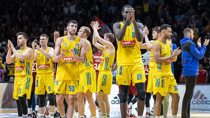 Die Profis von Alba Berlin feierten den ersten Sieg im BBL-Finale gegen den FC Bayern München.