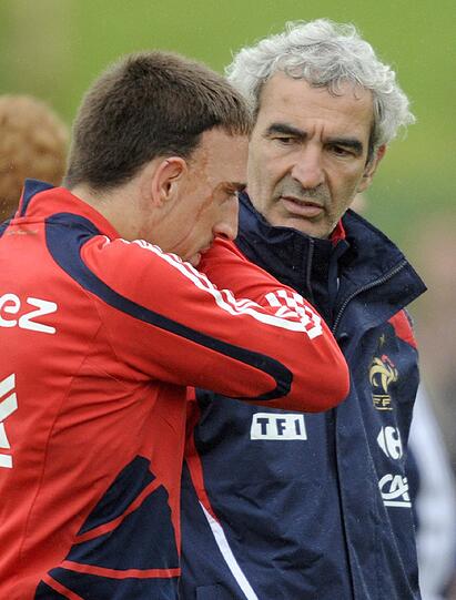 Auch bei der Weltmeisterschaft in Südafrika läuft es nicht. Das Verhältnis zu Nationaltrainer Raymond Domenech ist angespannt. Die Stimmung innerhalb des Teams war katastrophal. Es folgt ein Trainingsboykott der Mannschaft. Nach der Weltmeisterschaft wird Ribery vom Verband für drei Spielen gesperrt.