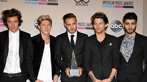 Harry, Neil, Liam, Louis und Zayne (v. l.) singen mit Bob Geldof