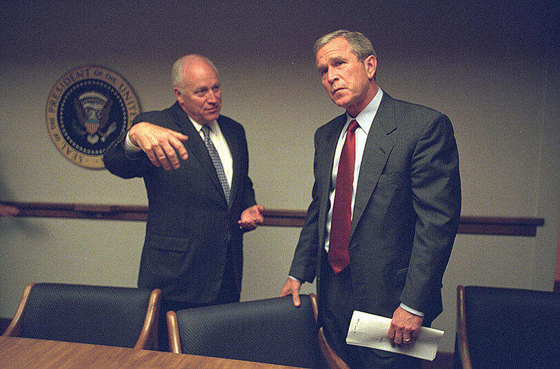 9/11 aus der Sicht der US-Regierung: Interne Fotos aus dem weißen Haus zeigen Vizepräsident Cheney, die Nationale Sicherheitsberaterin Condoleezza Rice, Außenminister Colin Powell und US-Präsident Bush am 11. September 2001.