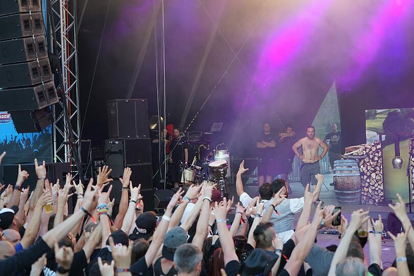 Die Bilder vom ersten Tag des Rockavaria Festivals 2016 im Münchner Olympiapark.