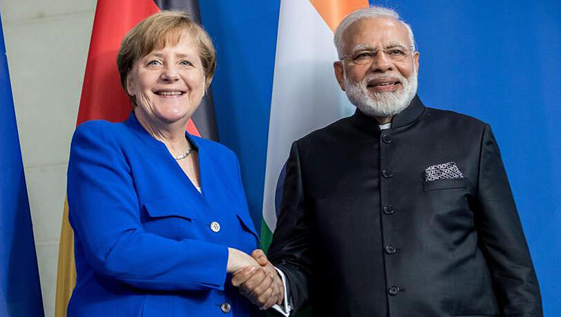 Bundeskanzlerin Merkel begrüßt den indischen Premierminister Modi in Berlin. Bundeskanzlerin Merkel begrüßt den indischen Premierminister Modi in Berlin.
