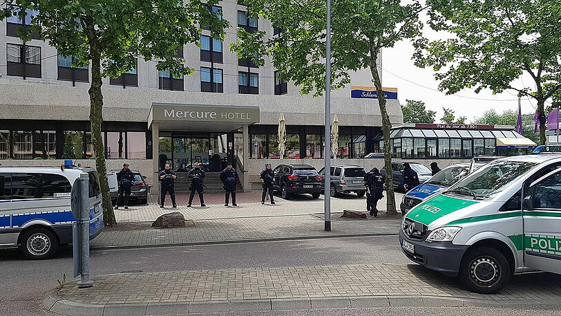 Ausnahmezustand in Saarbrücken: Vor dem Relegationshinspiel ist die Polizei im Großeinsatz.