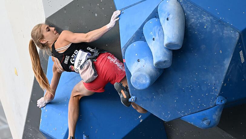 Hannah Meul startet beim Bouldern.