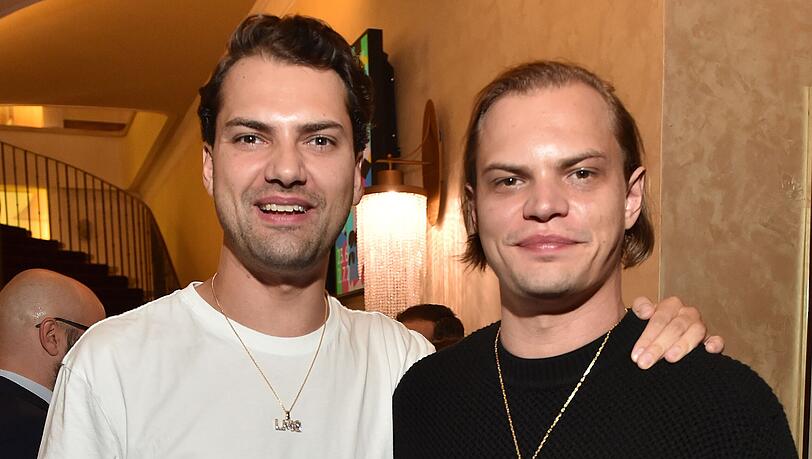 Wilson Gonzalez Ochsenknecht (rechts, hier mit Bruder Jimi Blue) erwartet mit seiner Partnerin Nachwuchs.