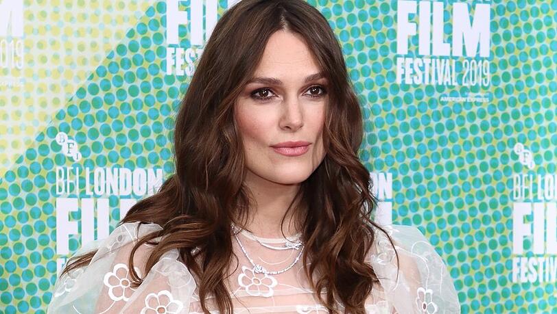 Keira Knightley &ouml;ffnet die Krankenakte ihrer Tochter.
