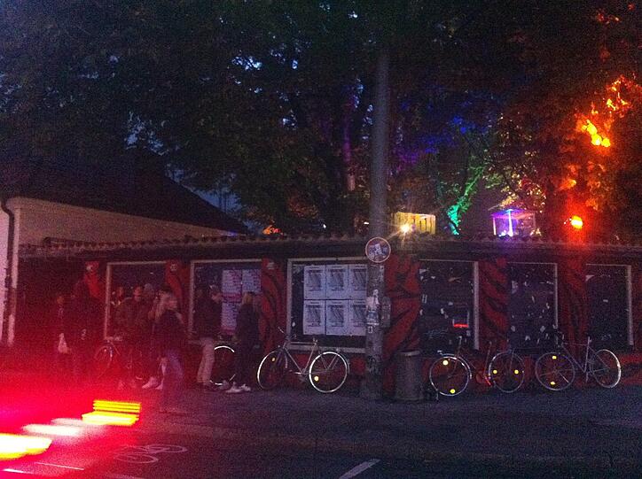 Die Rubybar mit dem roten Pferd zieht weiter.