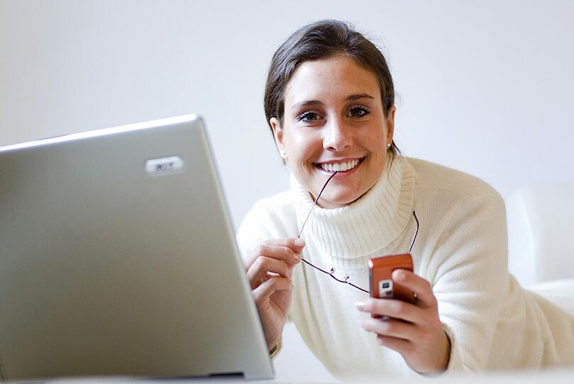 Weniger Zeitdruck, flexible Arbeitszeiten: Viele Berufstätige träumen davon im Homeoffice zu arbeiten. Um zu Hause effektiv zu sein, braucht es in der Regel aber ein paar Tricks.