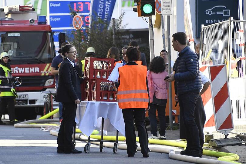 Wegen der starken Rauchentwicklung nach einem Saunabrand hat die Feuerwehr das Hotel evakuiert. Verletzt wurde niemand.