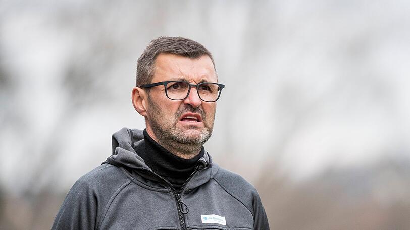 Michael Köllner erklärte den Leistungsabfall in der zweiten Halbzeit mit den schwierigen Platzverhältnissen.