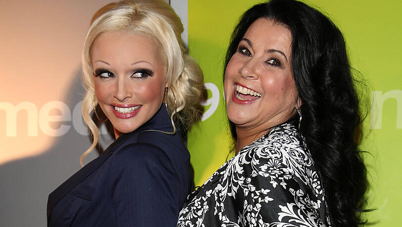 Iris Klein (r.) mit ihrer bekannten Tochter, TV-Blondine Daniela Katzenberger. Iris Klein (r.) mit ihrer bekannten Tochter, TV-Blondine Daniela Katzenberger.