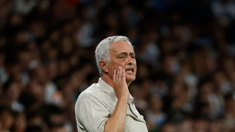 Real Madrids Cheftrainer José Mourinho stärkt seinem Offensivstar Vinícius Júnior den Rücken. Real Madrids Cheftrainer José Mourinho stärkt seinem Offensivstar Vinícius Júnior den Rücken.