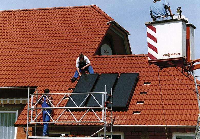 Ab 2012 gib es weniger Anschubfinanzierung für Solarkollektoren und eine geringere Einspeisevergütung für Strom vom eigenen Dach.