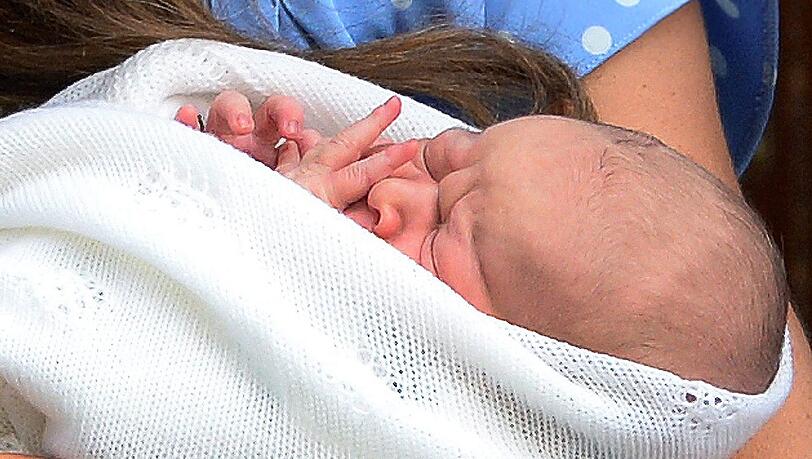 Es ist der erste Blick, den die Welt auf das Royal Baby werfen darf. Es ist der erste Blick, den die Welt auf das Royal Baby werfen darf.