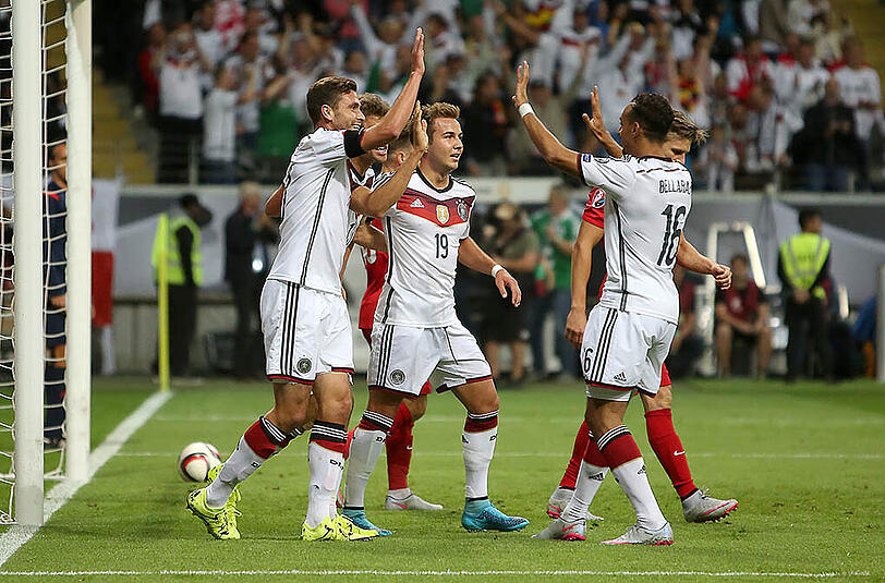 Die DFB-Elf gewinnt das wichtige EM-Qualispiel gegen Polen mit 3:1 und ist jetzt ganz nah dran an der Europameisterschafts-Teilnahme. Die Bilder.