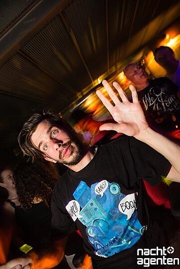 "Gute Laune Hoch 10" lautete das Motto im Ampere. Hoch 10 deshalb, weil insgesamt zehn Stunden lang gefeiert wurde und zehn 10 DJ's vor Ort waren.
