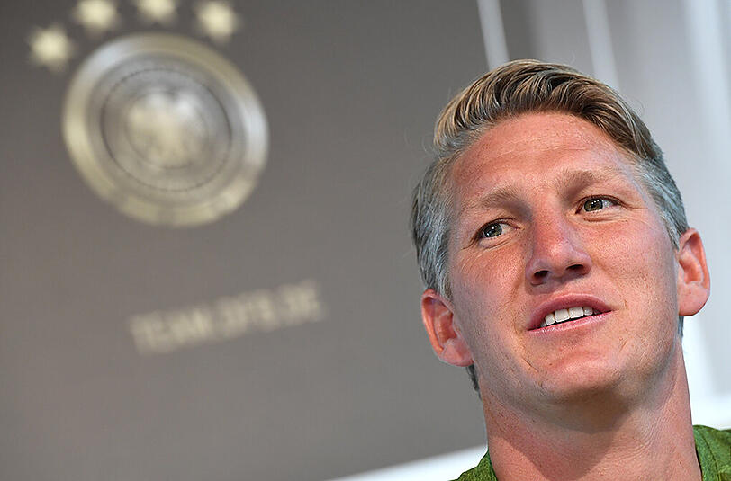 Die Vorfreude von Kapitän Bastian Schweinsteiger auf sein Abschiedsspiel ist trotz der möglicherweise trostlosen Kulisse in Mönchengladbach ungebrochen. "Ich weiß, dass das Stadion nicht voll sein wird, aber ich freue mich auf jeden Einzelnen der kommt."