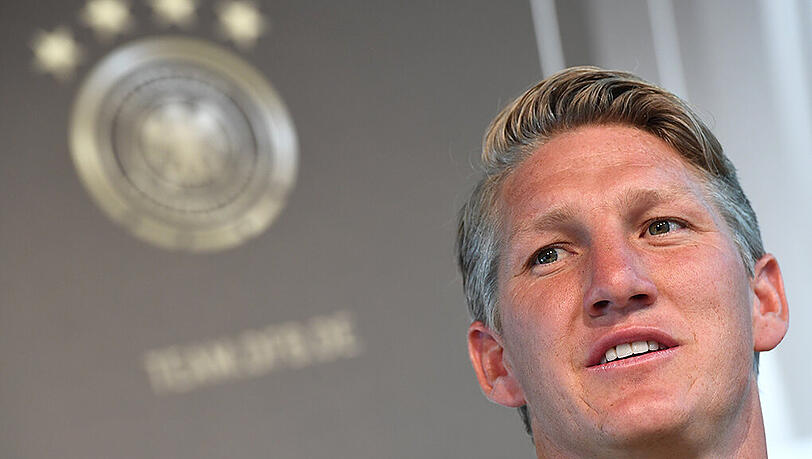 Die Vorfreude von Kapitän Bastian Schweinsteiger auf sein Abschiedsspiel ist trotz der möglicherweise trostlosen Kulisse in Mönchengladbach ungebrochen. "Ich weiß, dass das Stadion nicht voll sein wird, aber ich freue mich auf jeden Einzelnen der kommt." Die Vorfreude von Kapitän Bastian Schweinsteiger auf sein Abschiedsspiel ist trotz der möglicherweise trostlosen Kulisse in Mönchengladbach ungebrochen. "Ich weiß, dass das Stadion nicht voll sein wird, aber ich freue mich auf jeden Einzelnen der kommt."