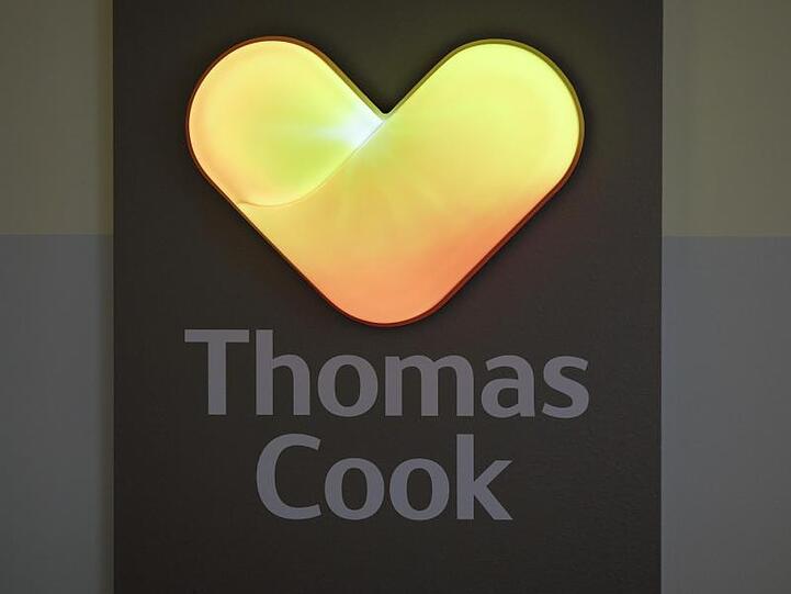 Thomas Cook hatte seine Ferienfluggesellschaften Anfang Februar zum Verkauf gestellt, um sich notwendiges Geld für Investitionen etwa in Hotels und neue Technologie zu verschaffen.