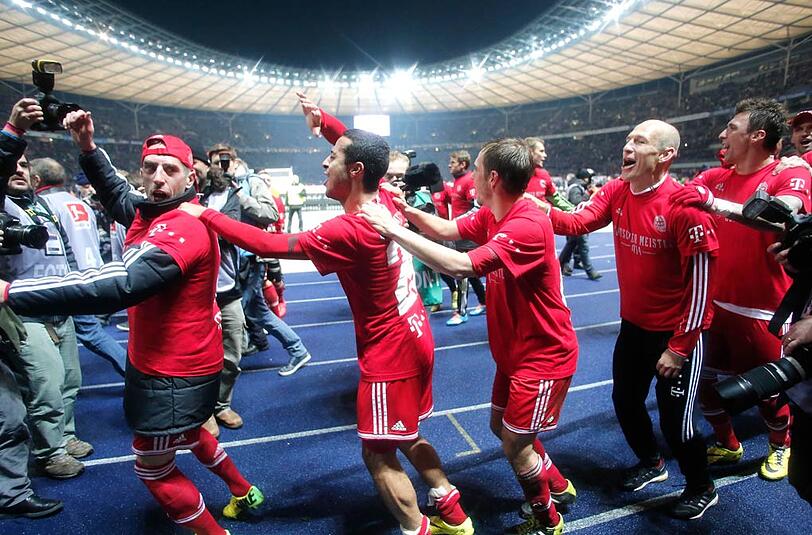 Die Bayern feiern im Berliner Olympiastadion den Meistertitel - die Bilder.