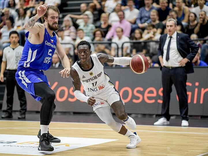 NBA-Profi Dennis Schröder (r) ist der Star im deutschen Team.