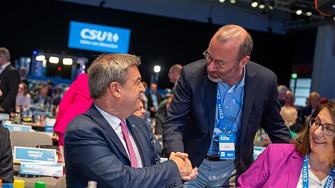Markus Söder (l) und Manfred Weber (r), Vorsitzender der EVP-Fraktion im Europäischen Parlament.