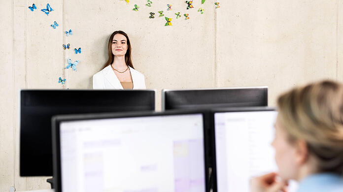 Der Arbeitsmarkt bietet der Generation Z eine Fülle an Optionen. "Diese große Auswahl kann paradoxerweise zu einer erhöhten Belastung führen, da die Entscheidung für den richtigen Job und die Suche nach einem erfüllenden Arbeitsleben zu einer Überforderung wird", ordnet Patrizia Thamm von der Pronova BKK die Studien-Ergebnisse ein.