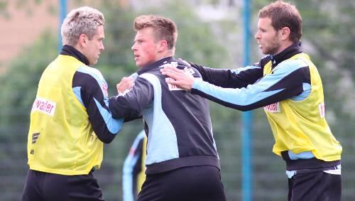 Bekommt nach der Keilerei mit Torben Hoffmann (links) eine neue Chance bei 1860: Marvin Pourie. Bekommt nach der Keilerei mit Torben Hoffmann (links) eine neue Chance bei 1860: Marvin Pourie.