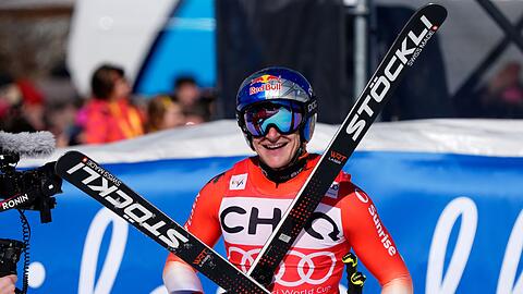 Marco Odermatt gewinnt die Weltcup-Abfahrt von Garmisch-Partenkirchen.