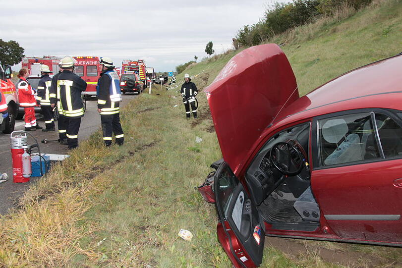 Bei einem Unfall auf der A94 wurden vier Personen verletzt.