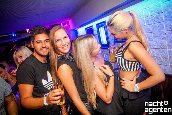 Die besten Partybilder vom Samstag. Hier aus dem Crown's Club.