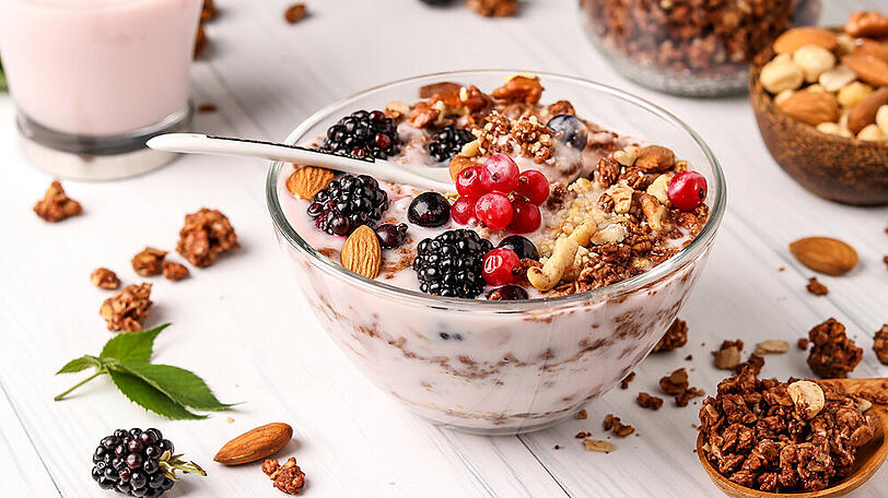 Perfekt für das Immunsystem: Joghurt, Beeren und Nüsse