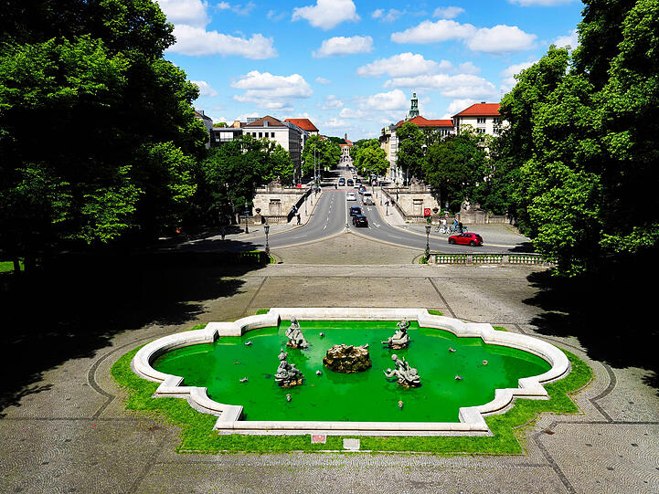 Die Stadt hat mehr als 1000 intakte Brücken, über 200 Brunnen und ein Radwegnetz von 1200 Kilometern Länge.