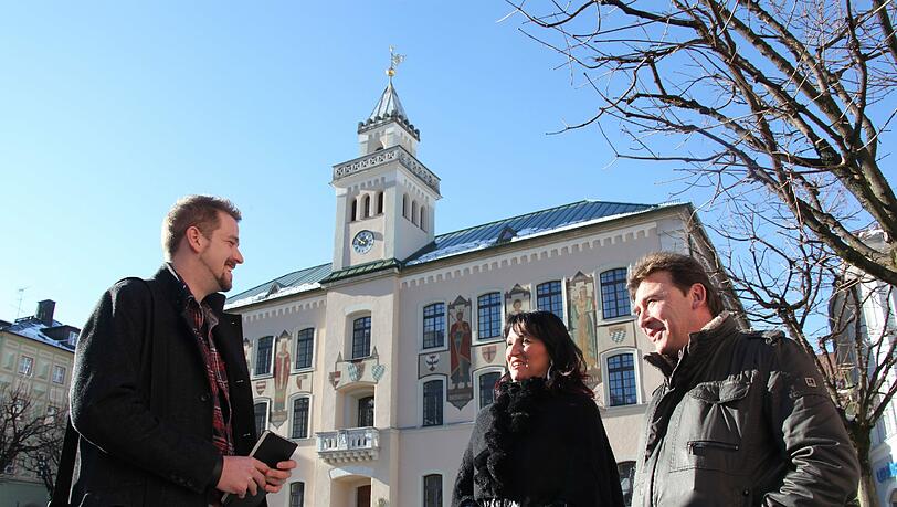 "Ich möchte OB werden." – "Wo?": Britzl im Gespräch mit Bürgern auf dem Reichenhaller Rathausplatz. "Ich möchte OB werden." – "Wo?": Britzl im Gespräch mit Bürgern auf dem Reichenhaller Rathausplatz.